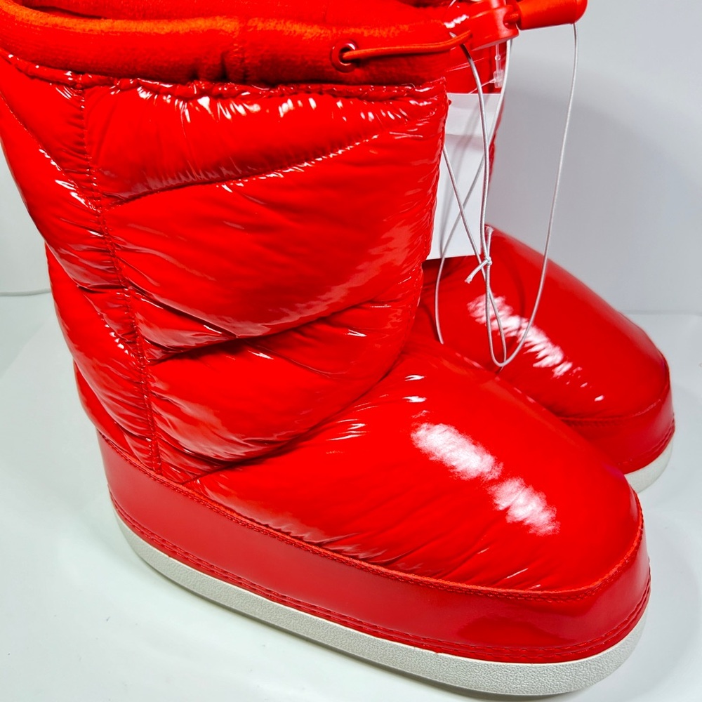 Moon Boots Sz 8 HM Special Edition Bright Red